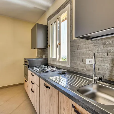 Awesome Home In Floridia בית נופש *